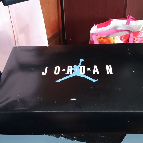 Air Jordans - Picture 2 of 11